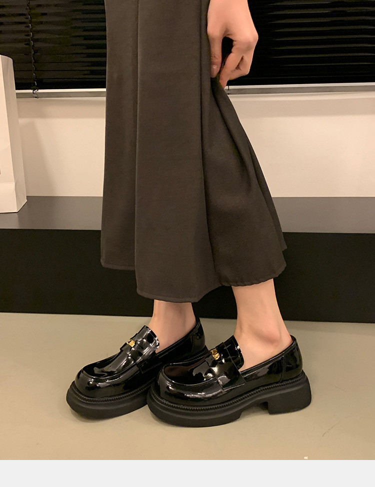 College style gold coin leather shoes widened 29 02