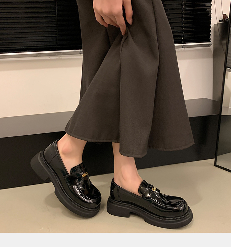 College style gold coin leather shoes widened 29