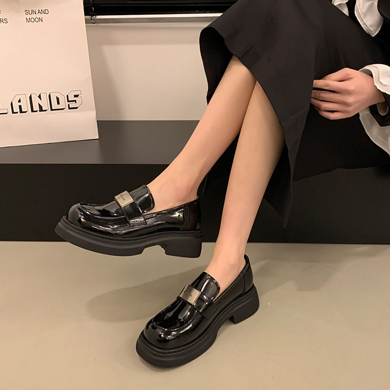 Retro Japanese style widened and fat leather shoes 28 01