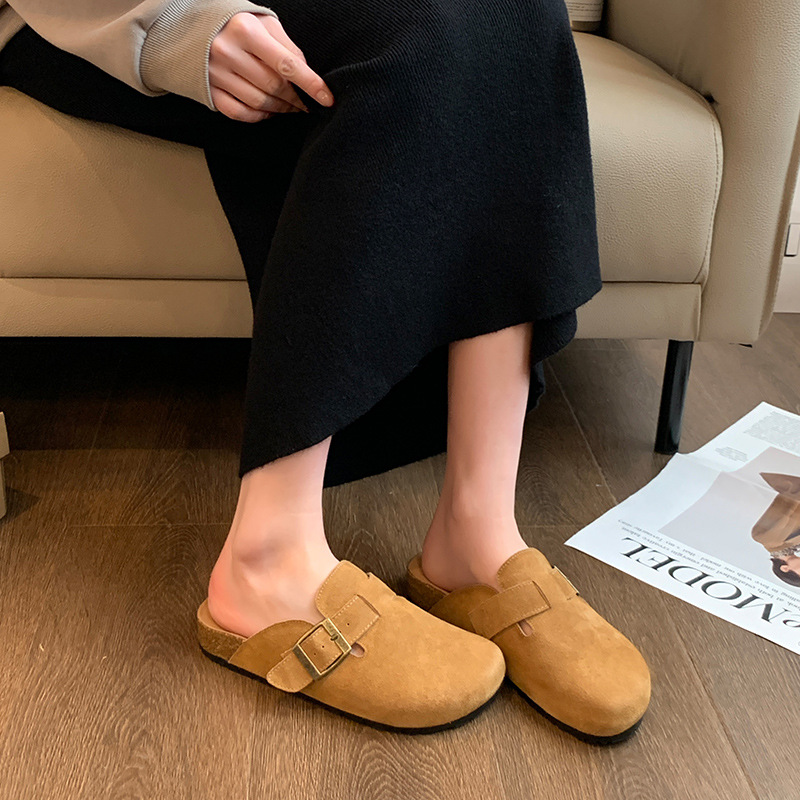 Thick-soled closed-toe flat Birkenstocks 39