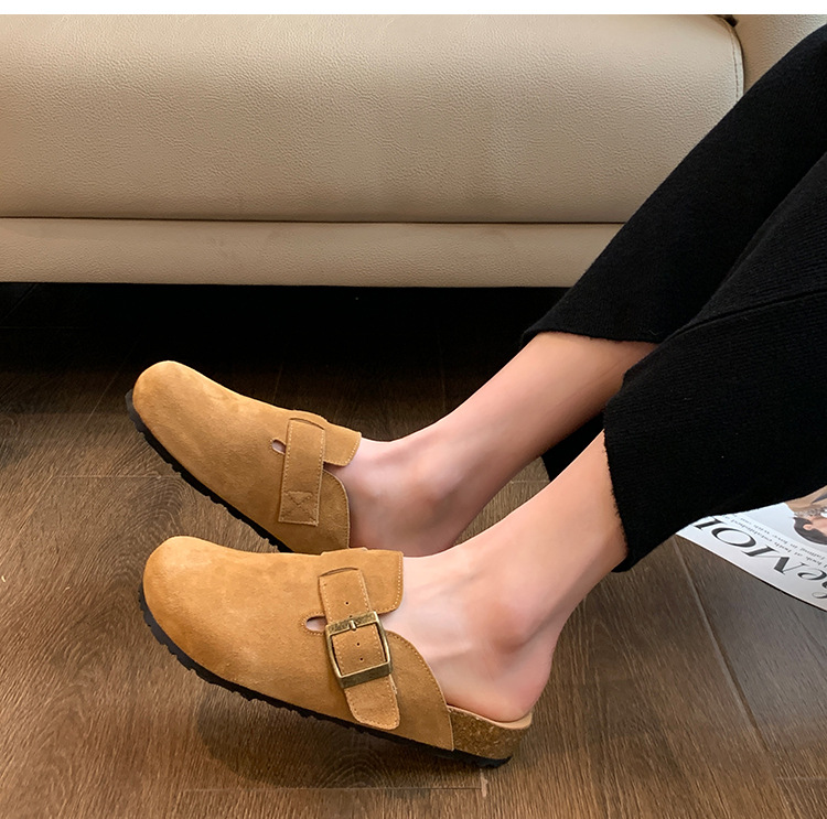 Thick-soled closed-toe flat Birkenstocks 39